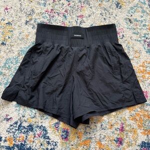 lululemon Women's Black Lightweight Super-High-Rise Training Short 4" size 8